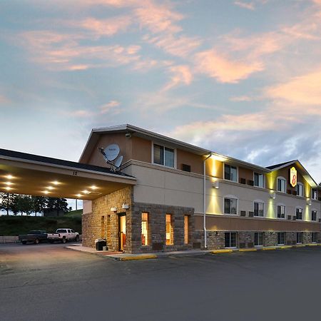 Super 8 By Wyndham Minot Airport Hotel Bagian luar foto