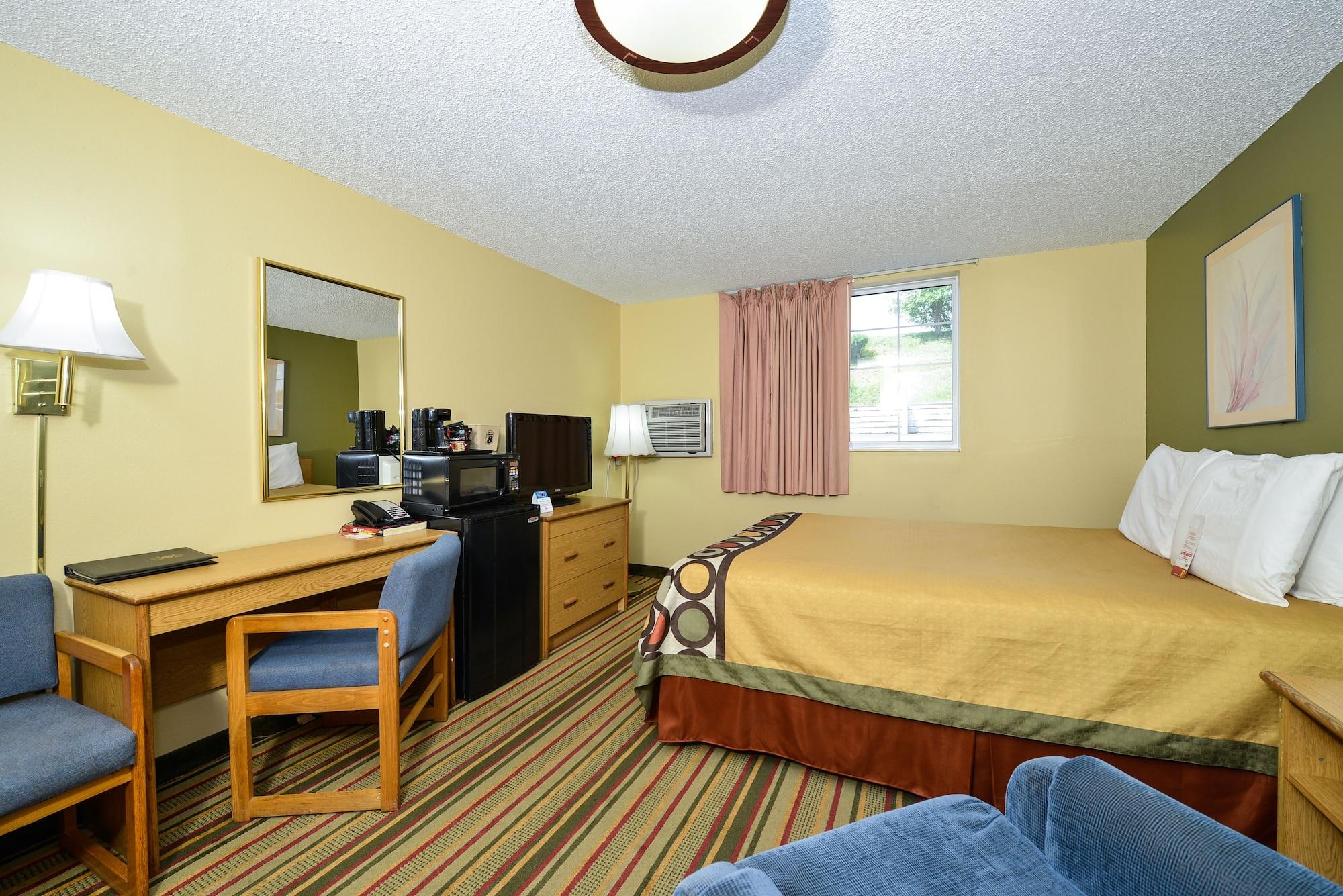 Super 8 By Wyndham Minot Airport Hotel Bagian luar foto