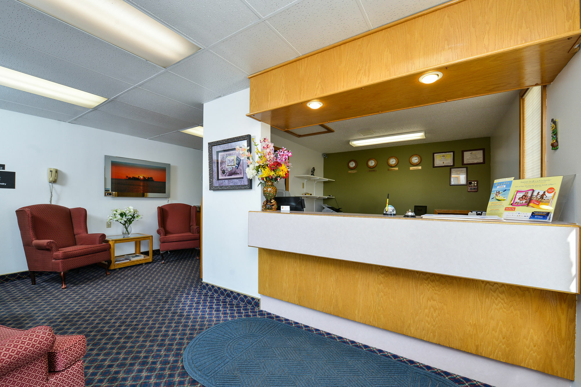 Super 8 By Wyndham Minot Airport Hotel Bagian luar foto