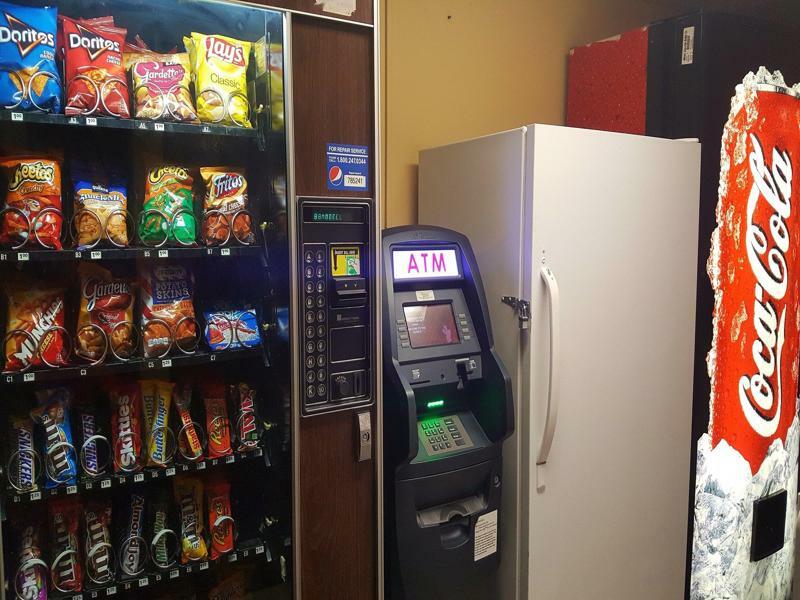 Super 8 By Wyndham Minot Airport Hotel Bagian luar foto