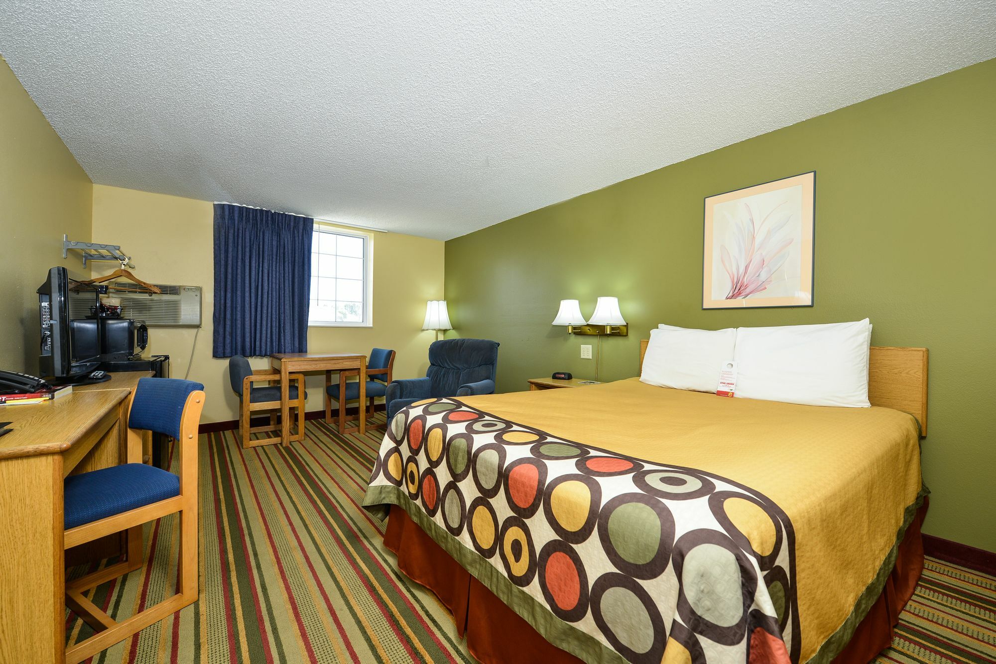Super 8 By Wyndham Minot Airport Hotel Bagian luar foto