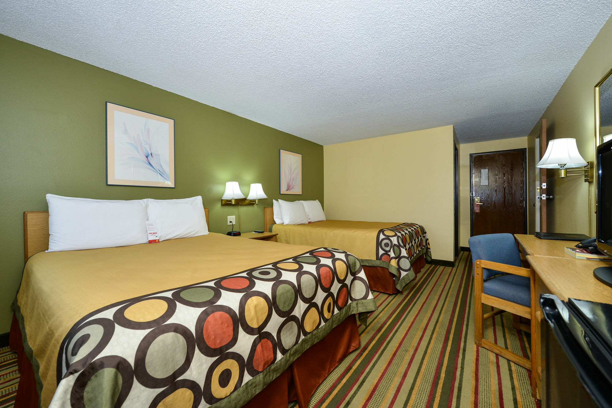 Super 8 By Wyndham Minot Airport Hotel Bagian luar foto